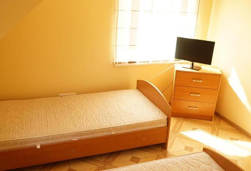 اتاق استاندارد, Suraučių Svečių Namai