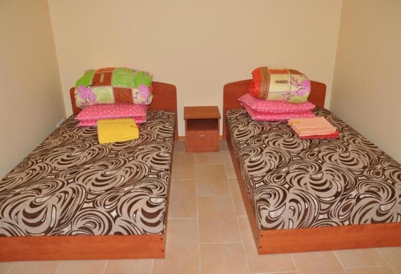 اتاق استاندارد, Suraučių Svečių Namai