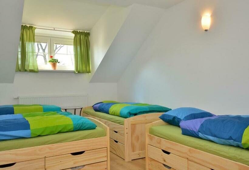 4인용 스탠다드 룸, Vinný Sklep U Műhlbergerů