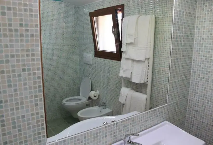 اتاق استاندارد سه نفره, Borgo Cerasa