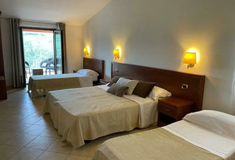 اتاق استاندارد چهار تخته, Borgo Cerasa