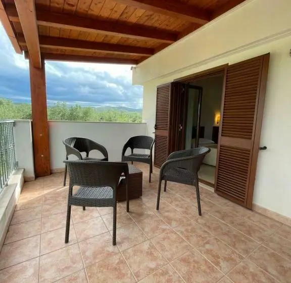 اتاق استاندارد چهار تخته, Borgo Cerasa