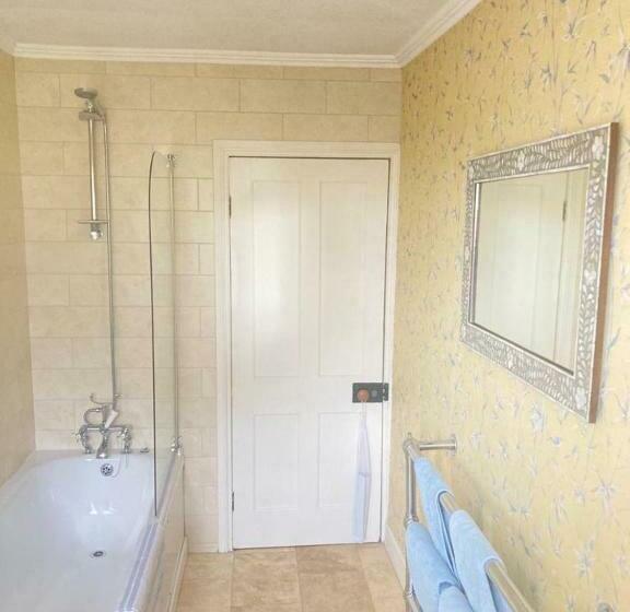 חדר סטנדרט, The Old Manse