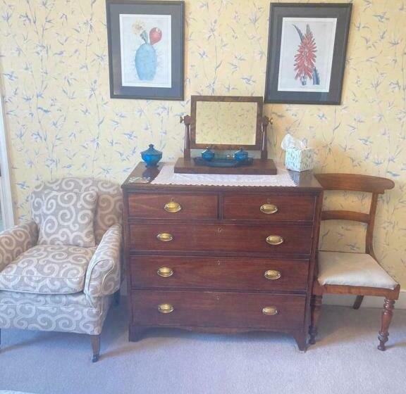 חדר סטנדרט, The Old Manse