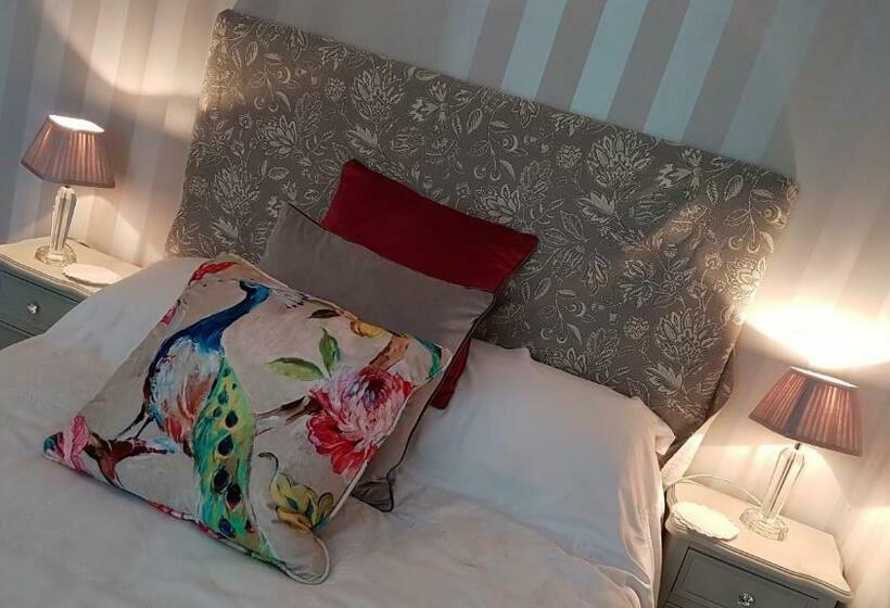 חדר סטנדרט, The Old Manse