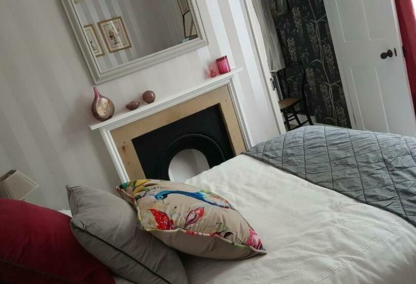 חדר סטנדרט, The Old Manse