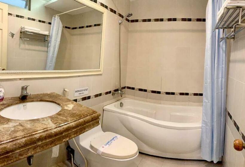 اتاق استاندارد, Bao Tran