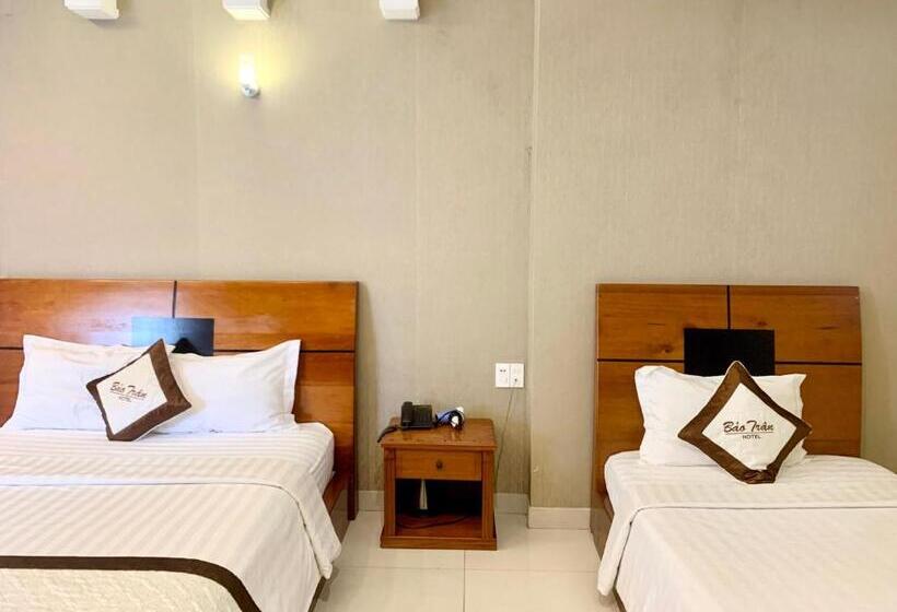 اتاق استاندارد سه نفره, Bao Tran