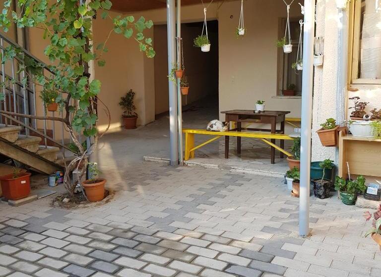 اتاق اکونومی, домик у реки куры