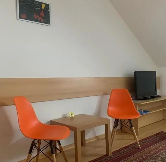Standard Kolmen Hengen Huone, Penzion Ludor
