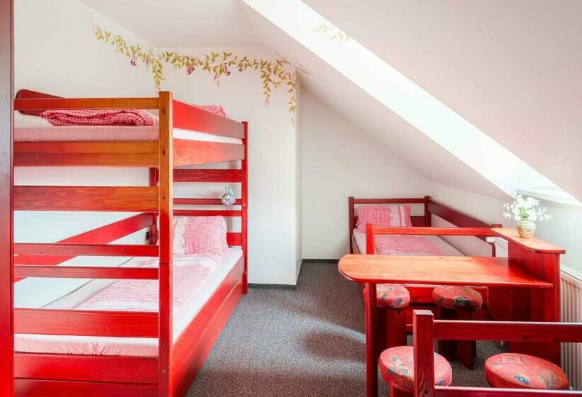 スタンダードトリプルルーム, Ubytování Karolinka