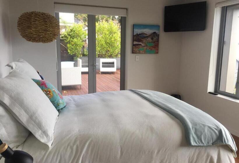 חדר דלוקס עם מרפסת נוף לים, Waterfront Bliss