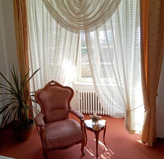 سوئیت 2 خوابه, Pension Baron Schoeneck