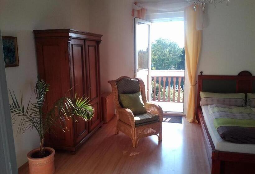 سوییت با چشم‌انداز کوه, Pension Baron Schoeneck