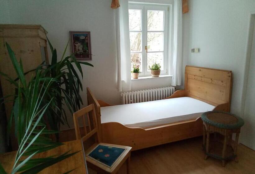 آپارتمان 2 خوابه, Pension Baron Schoeneck