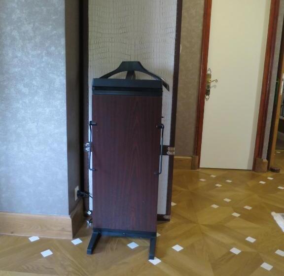 חדר דלוקס לארבעה, Kerblondel