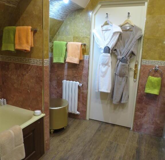 חדר דלוקס לארבעה, Kerblondel