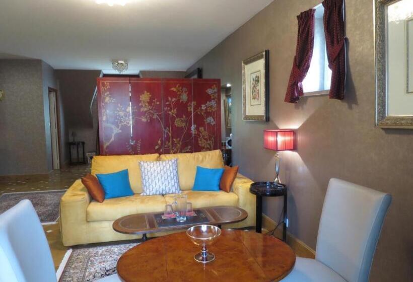 חדר דלוקס לארבעה, Kerblondel