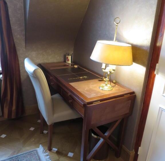 חדר דלוקס לארבעה, Kerblondel