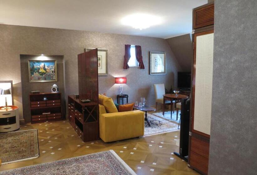 חדר דלוקס לארבעה, Kerblondel