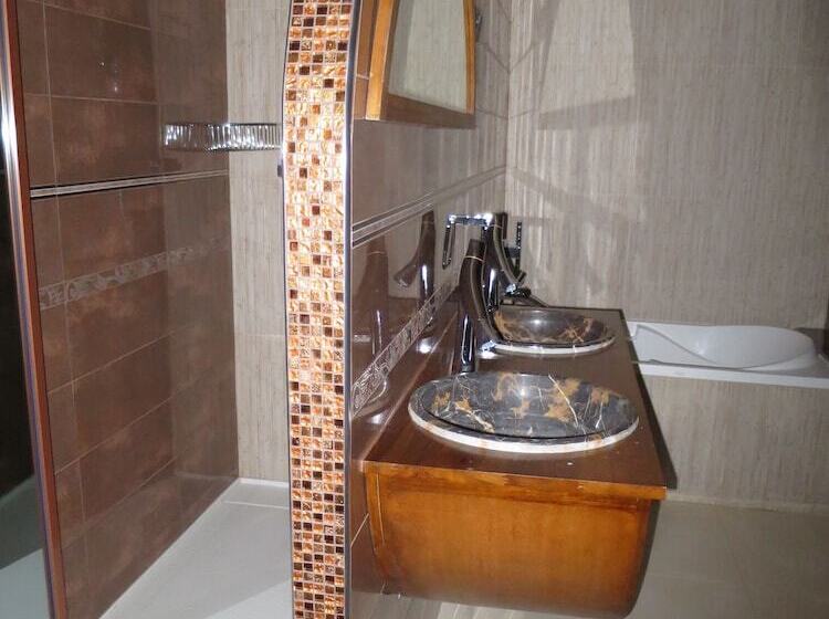 חדר דלוקס, Kerblondel