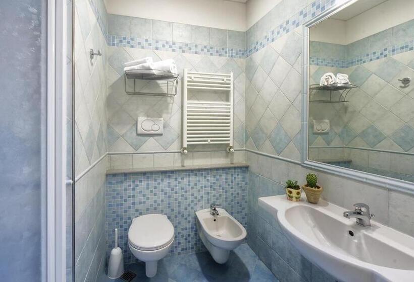 اتاق استاندارد سه تخته با بالکن, Albergo Ristorante Pozzi