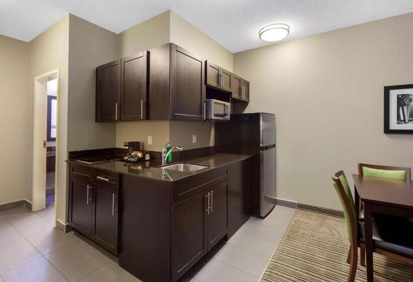 חדר סטנדרט עם מטבח, Best Western Plus Fort Saskatchewan Inn & Suites