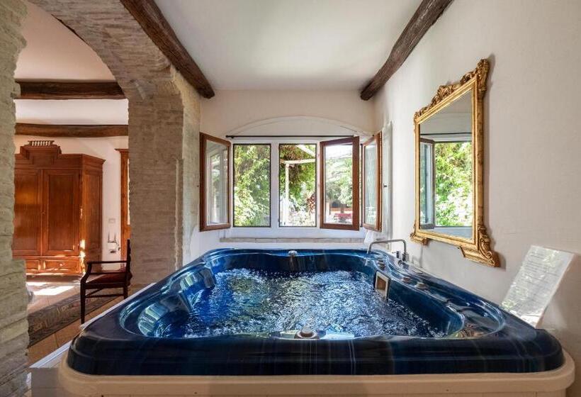 جناح سرير كينج, Corte Cristina