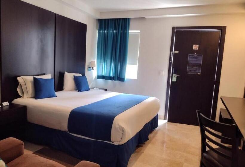 Номер Deluxe, Del Pescador