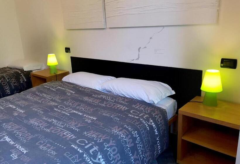 חדר סטנדרט לשלושה, Diecizero Affittacamere