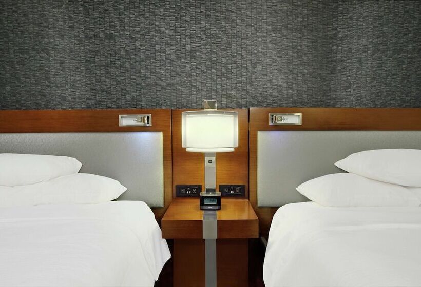 장애인을 위한 스위트, Embassy Suites By Hilton Pittsburgh Downtown