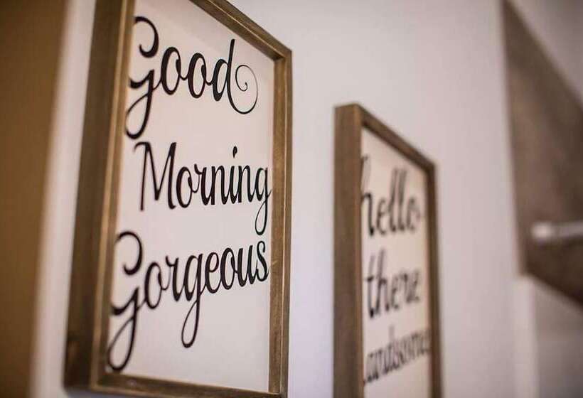 스탠다드 룸 킹사이즈 침대, Okoboji Commons