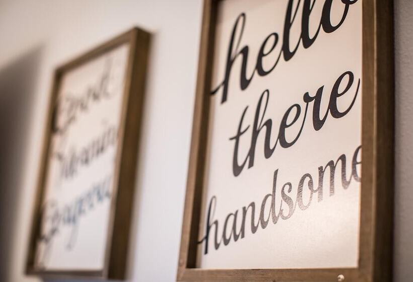 스탠다드 룸 킹사이즈 침대, Okoboji Commons