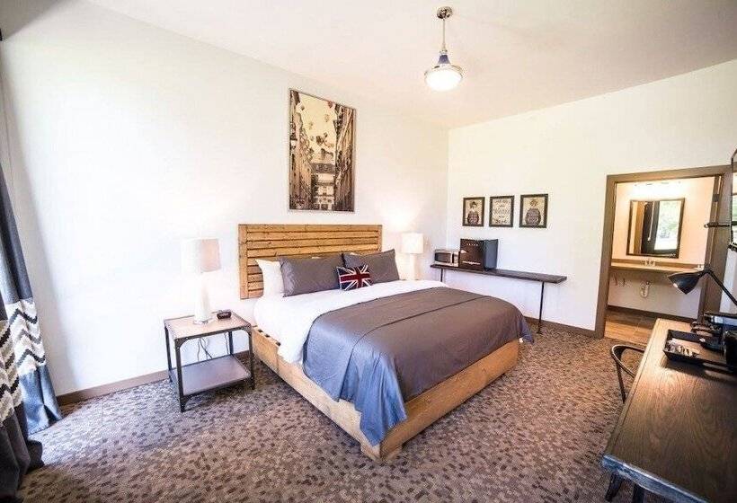 스탠다드 룸 킹사이즈 침대, Okoboji Commons