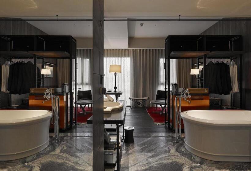 اتاق لوکس, Proverbs Taipei