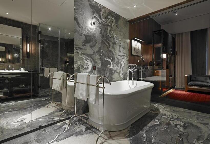 اتاق لوکس, Proverbs Taipei