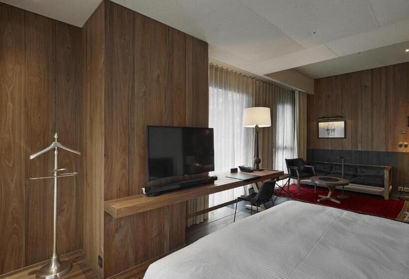 اتاق لوکس, Proverbs Taipei