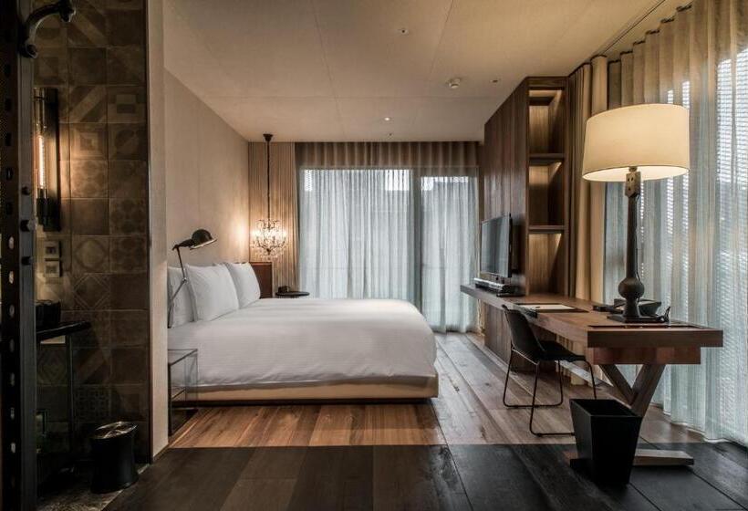 اتاق لوکس, Proverbs Taipei