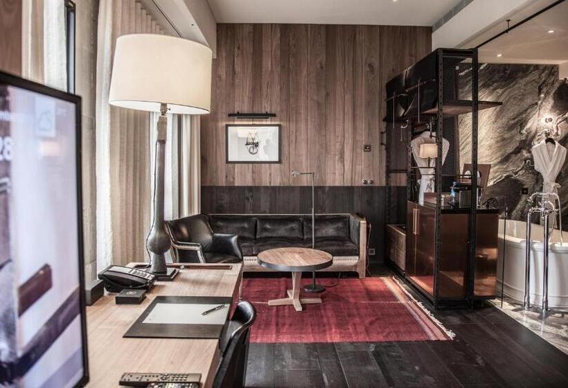 اتاق لوکس, Proverbs Taipei