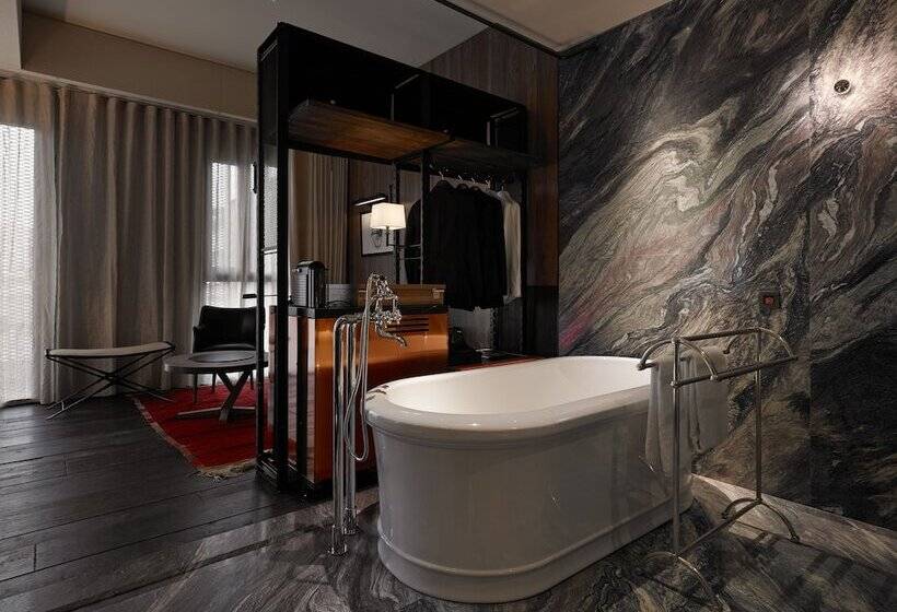 اتاق لوکس, Proverbs Taipei