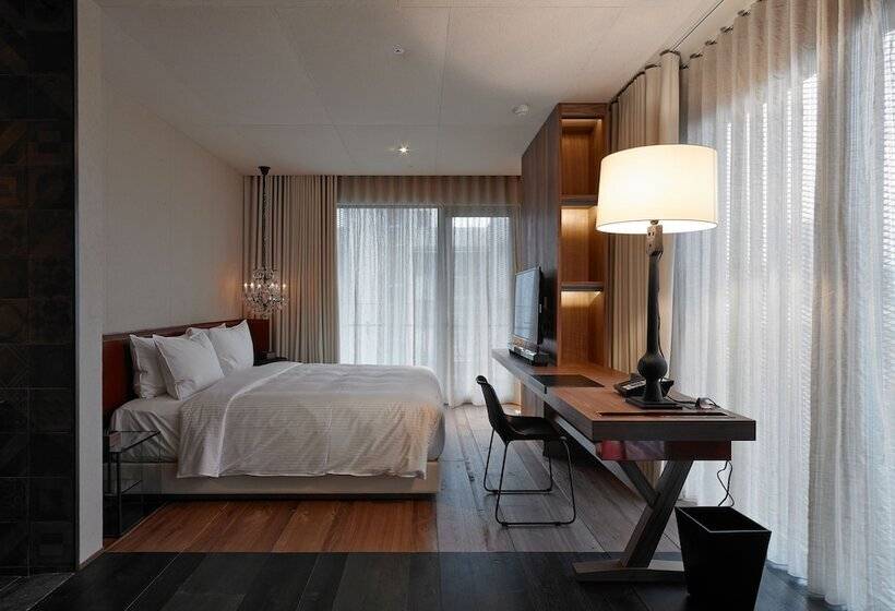 اتاق لوکس, Proverbs Taipei