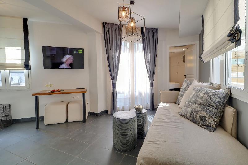 اتاق لوکس, Proverbs Taipei