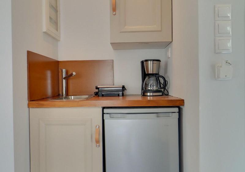 اتاق لوکس, Proverbs Taipei