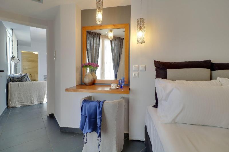 اتاق لوکس, Proverbs Taipei