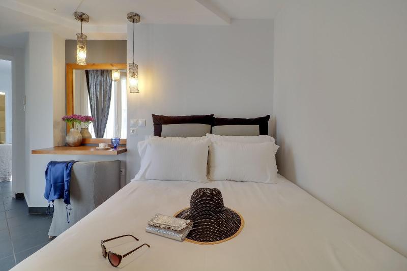 اتاق لوکس, Proverbs Taipei