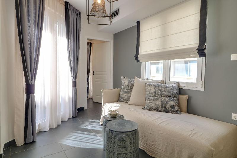 اتاق لوکس, Proverbs Taipei