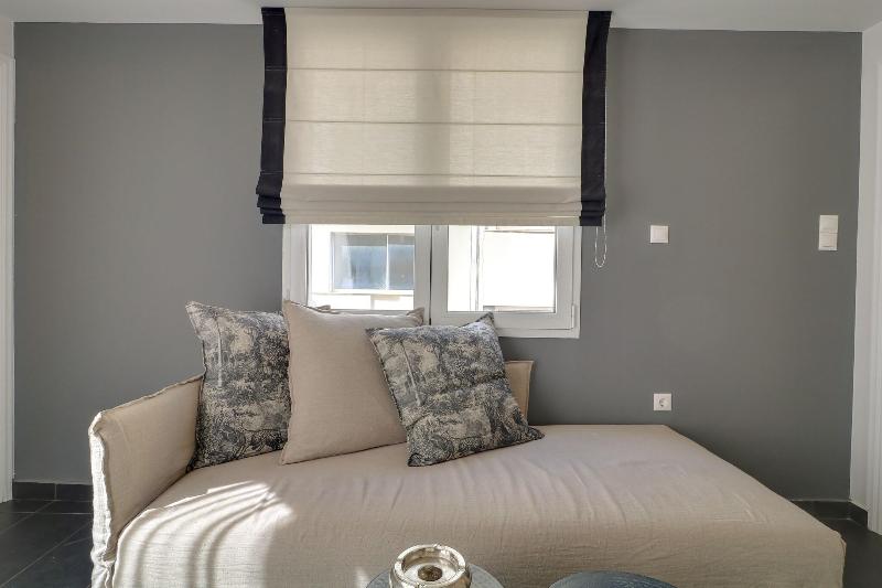 اتاق لوکس, Proverbs Taipei