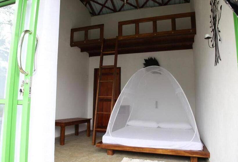 スタンダードトリプルルーム, Sinharaja Forest Edge