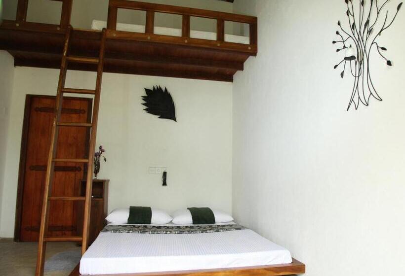 スタンダードトリプルルーム, Sinharaja Forest Edge