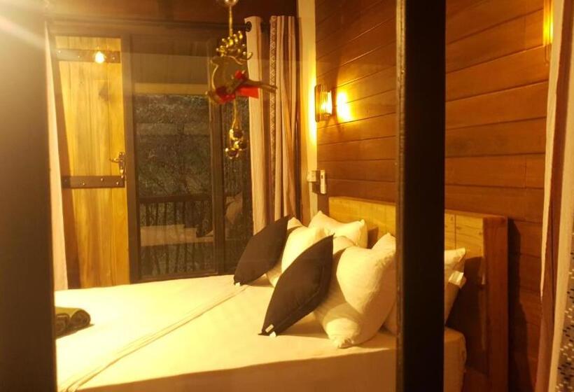 キングサイズベッドのスタンダードルーム, Sinharaja Forest Edge